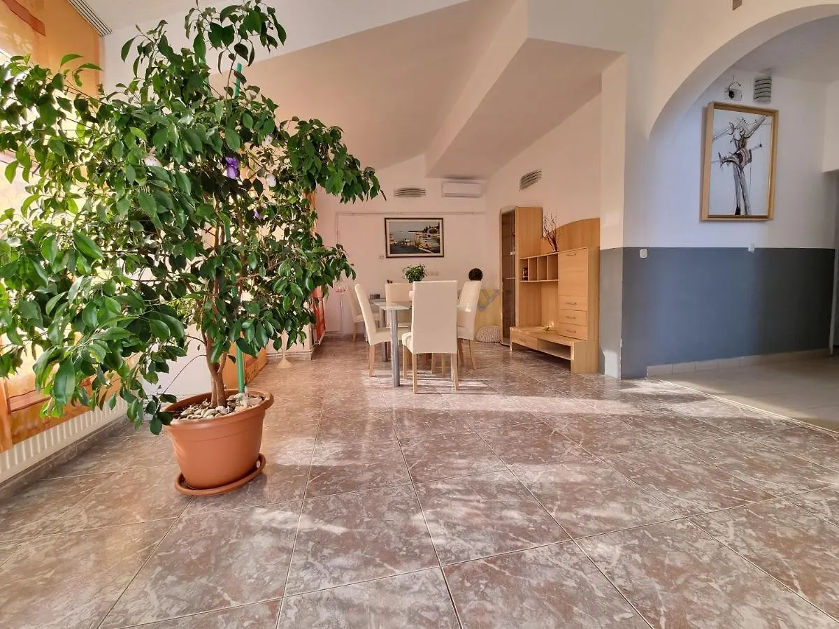 Rooms Slavica Okrug Gornji 0*,  Croazia