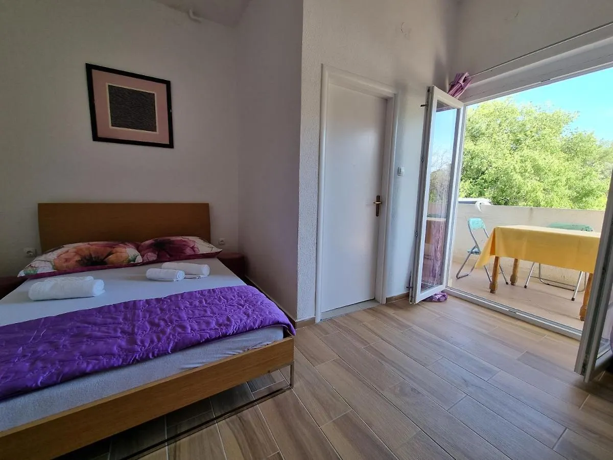 Rooms Slavica Okrug Gornji 0*,  Croazia
